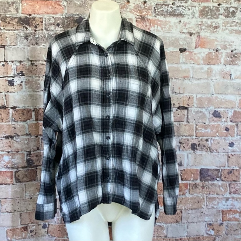 SO Long Sleeve Button Down Plaid Shirt Black & White Sz Small